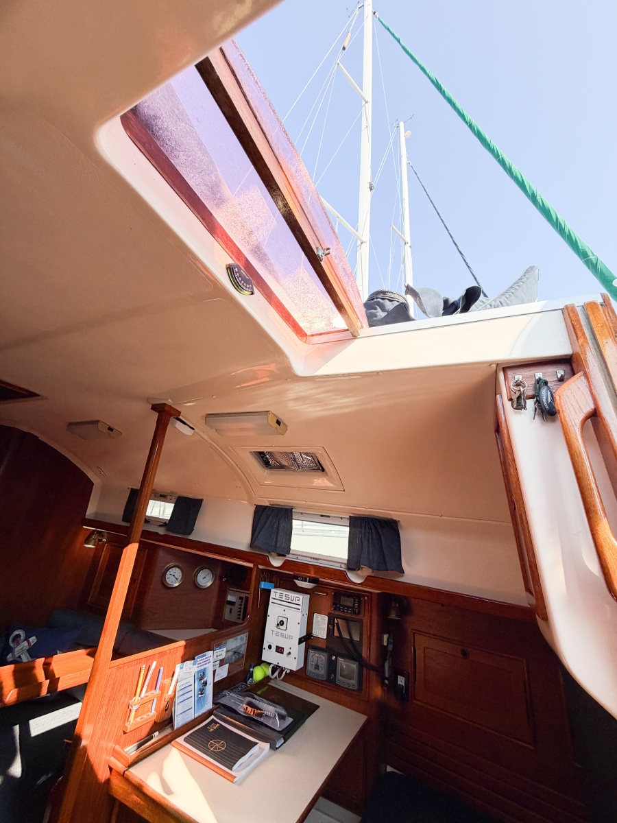 1989 Nonsuch 33