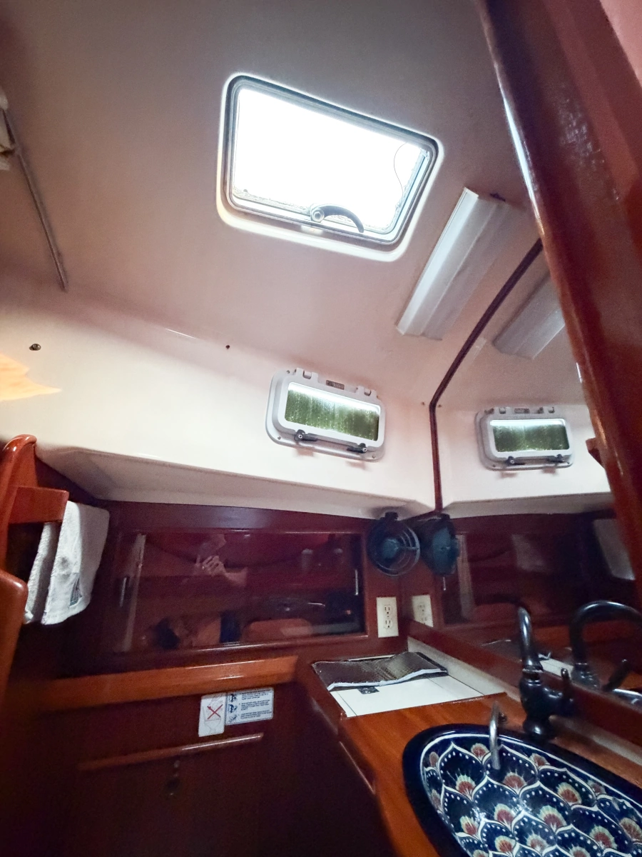 1989 Nonsuch 33