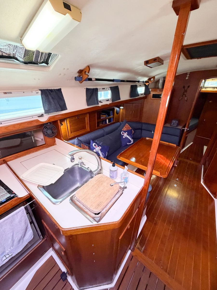 1989 Nonsuch 33