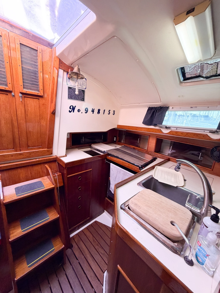 1989 Nonsuch 33
