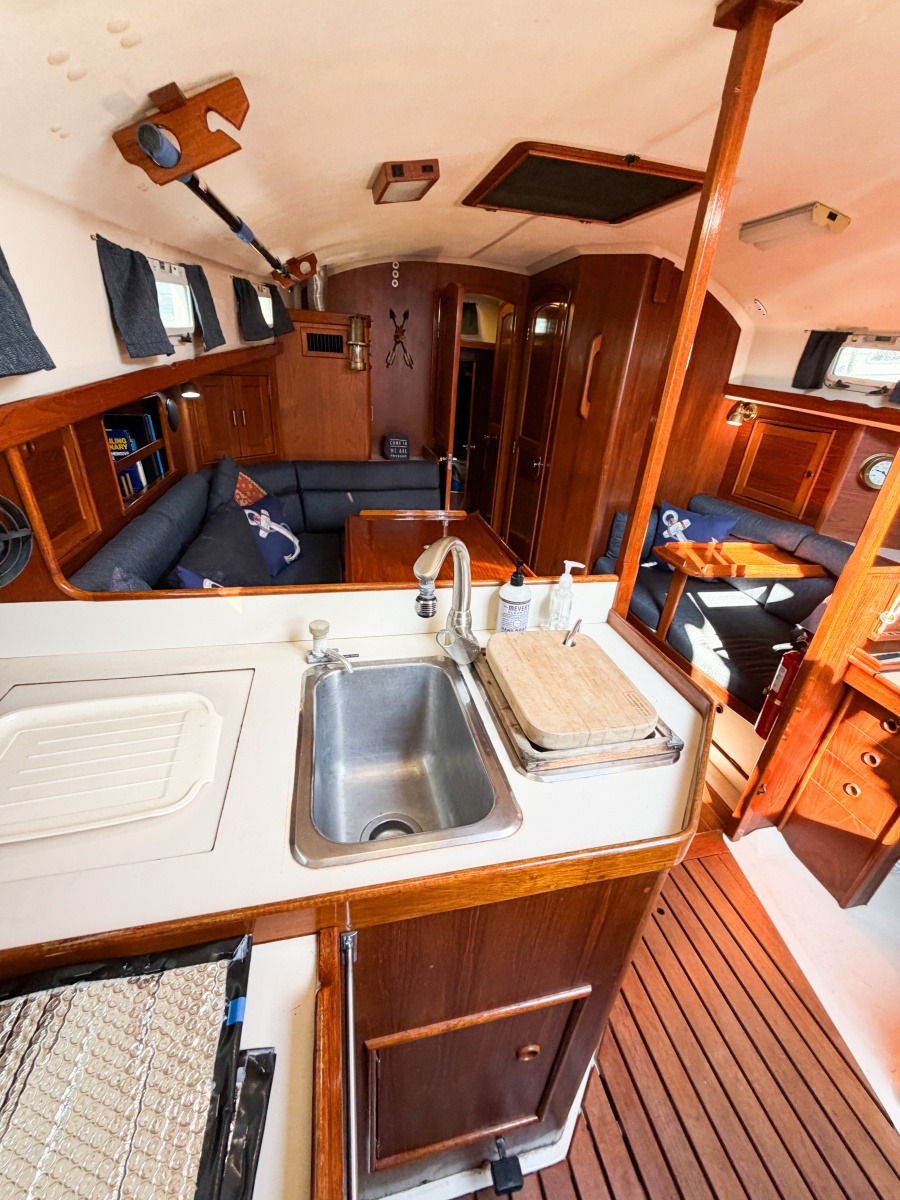 1989 Nonsuch 33