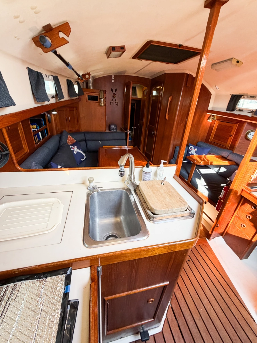 1989 Nonsuch 33