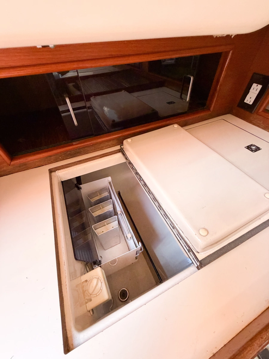 1989 Nonsuch 33