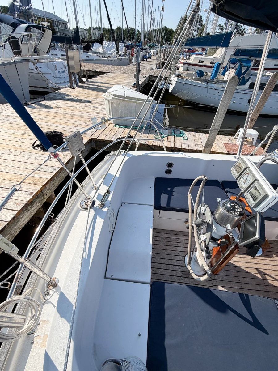 1989 Nonsuch 33