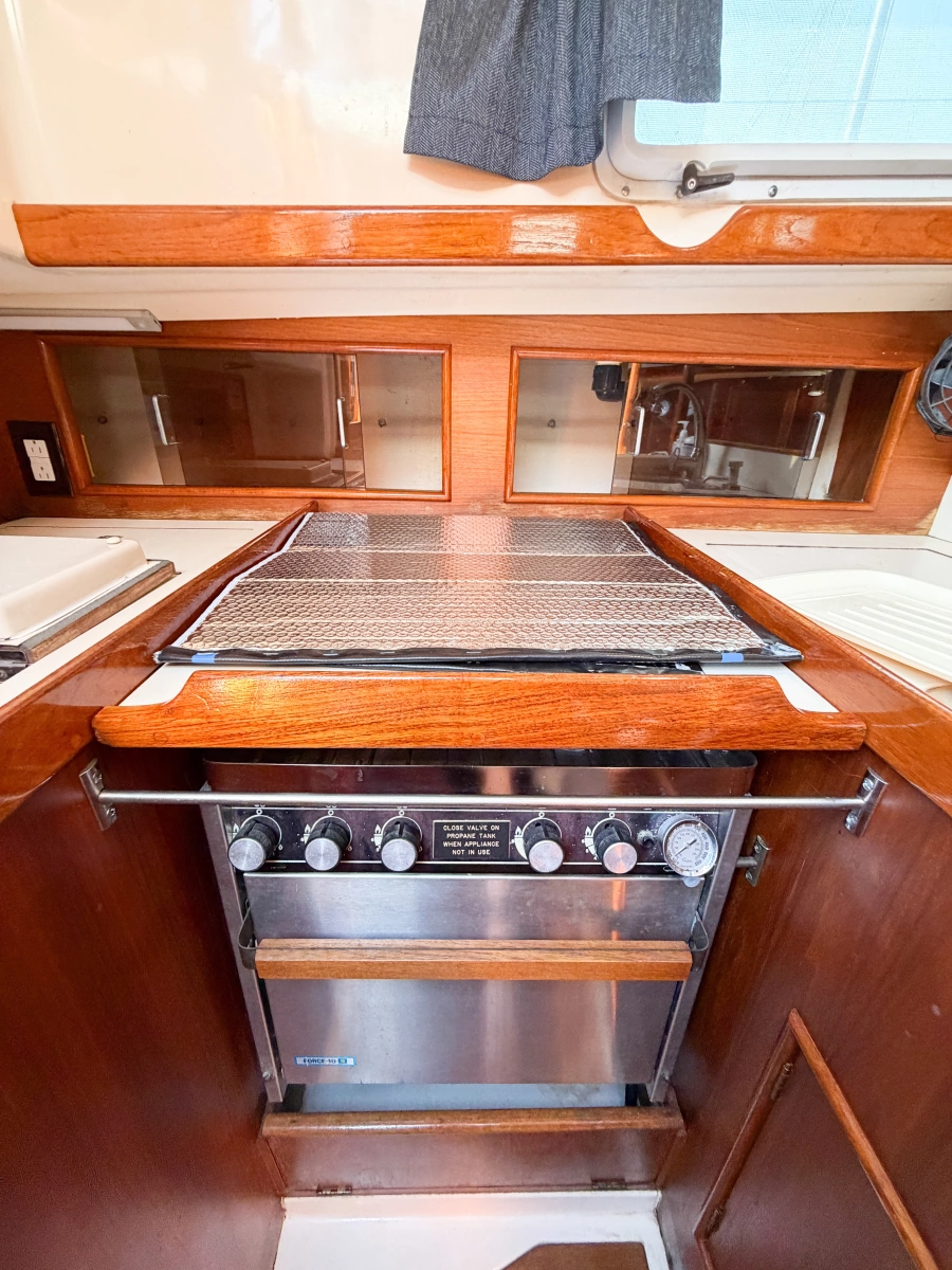 1989 Nonsuch 33