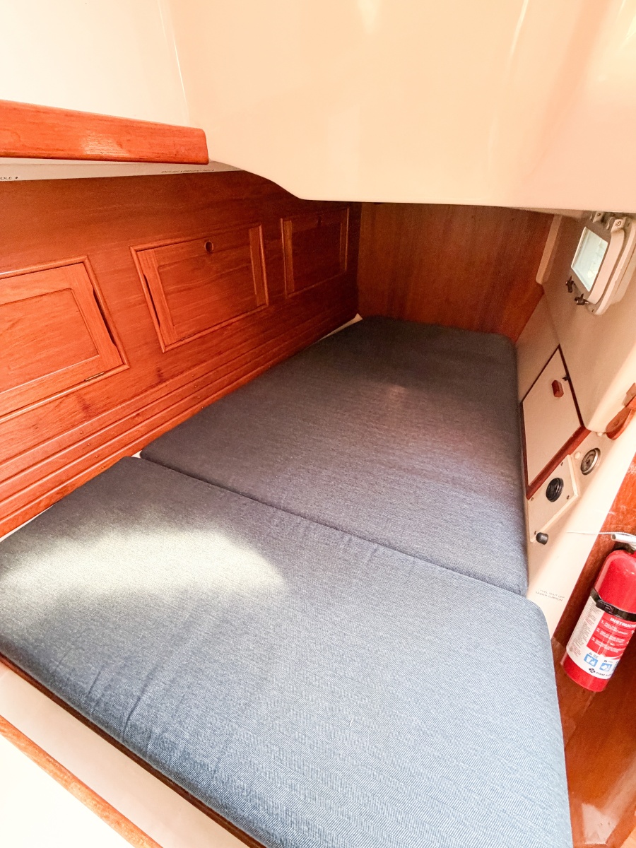 1989 Nonsuch 33
