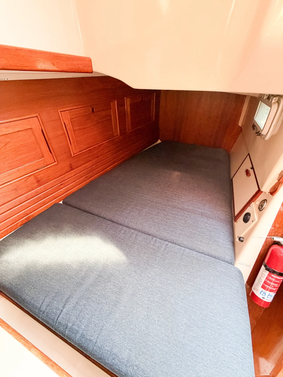 1989 Nonsuch 33