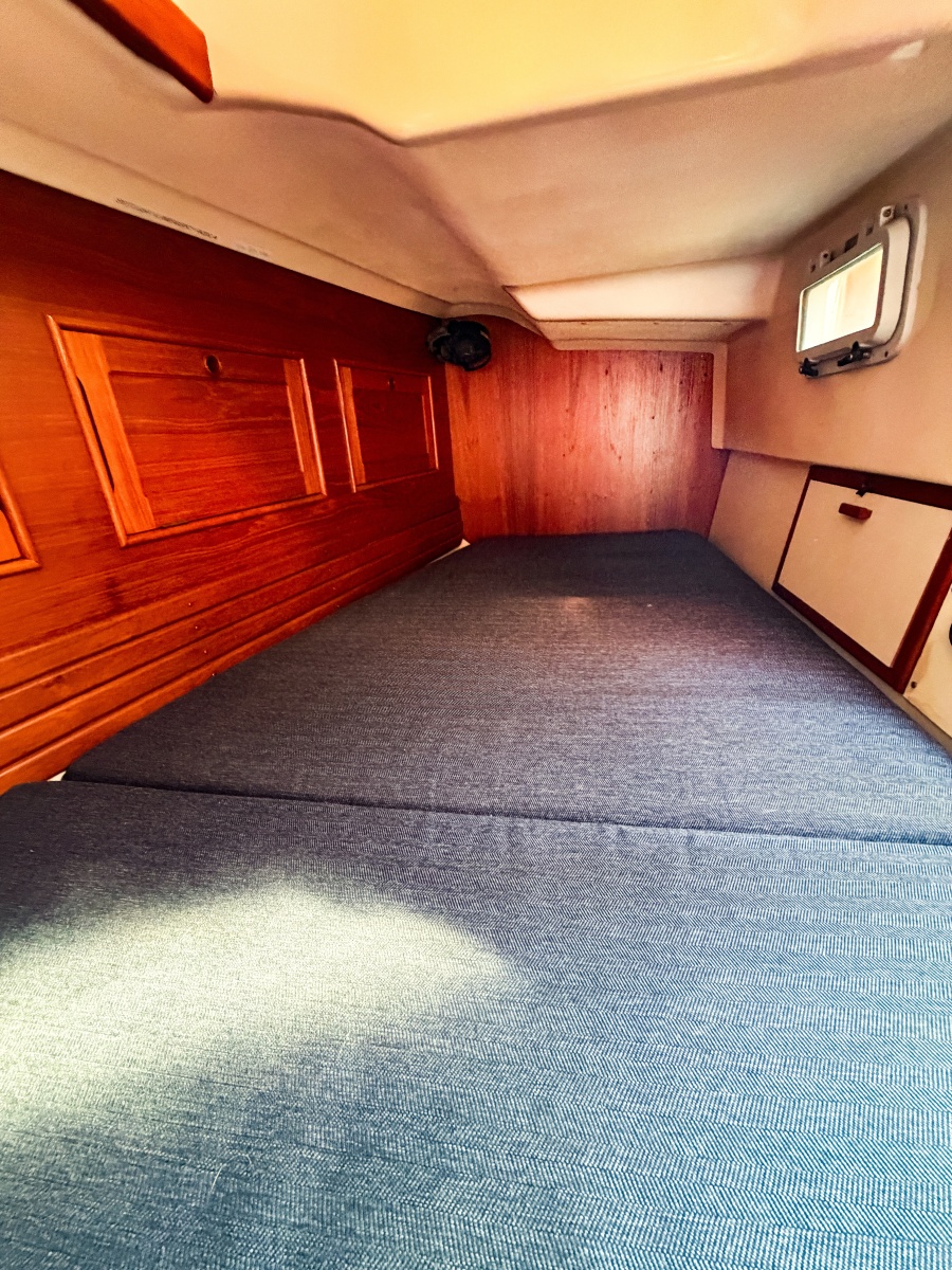 1989 Nonsuch 33