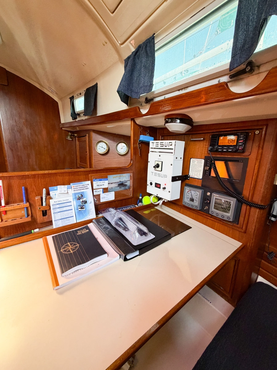 1989 Nonsuch 33