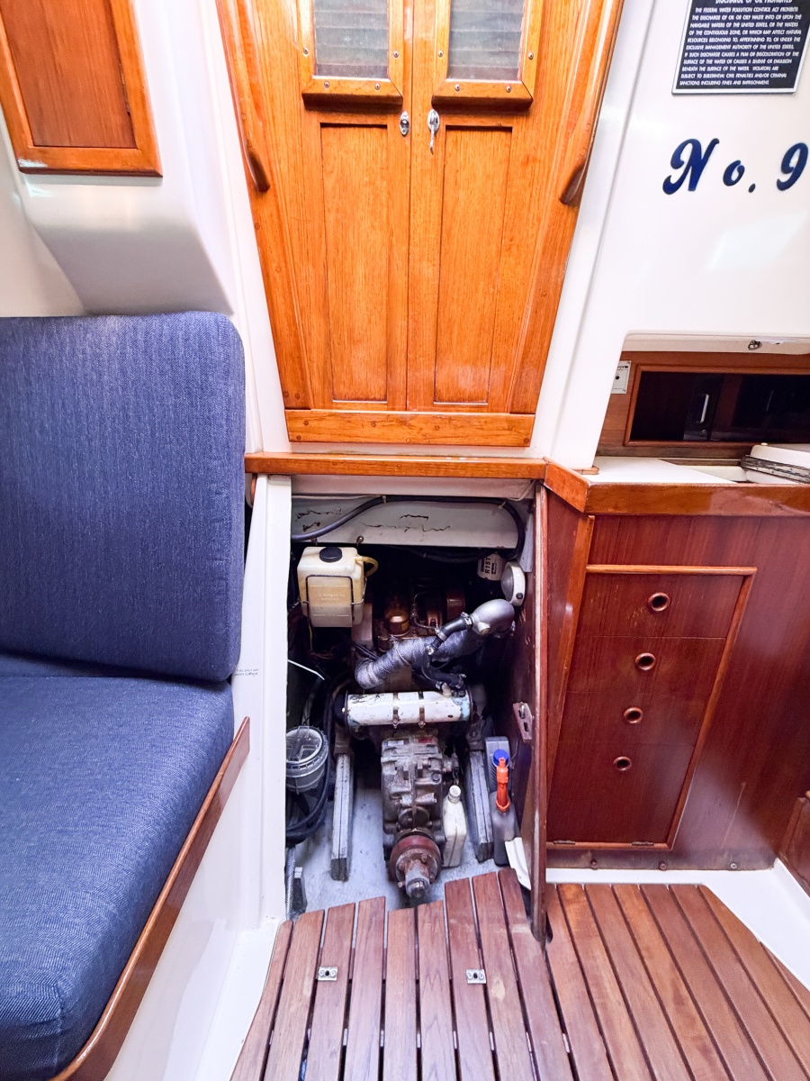 1989 Nonsuch 33
