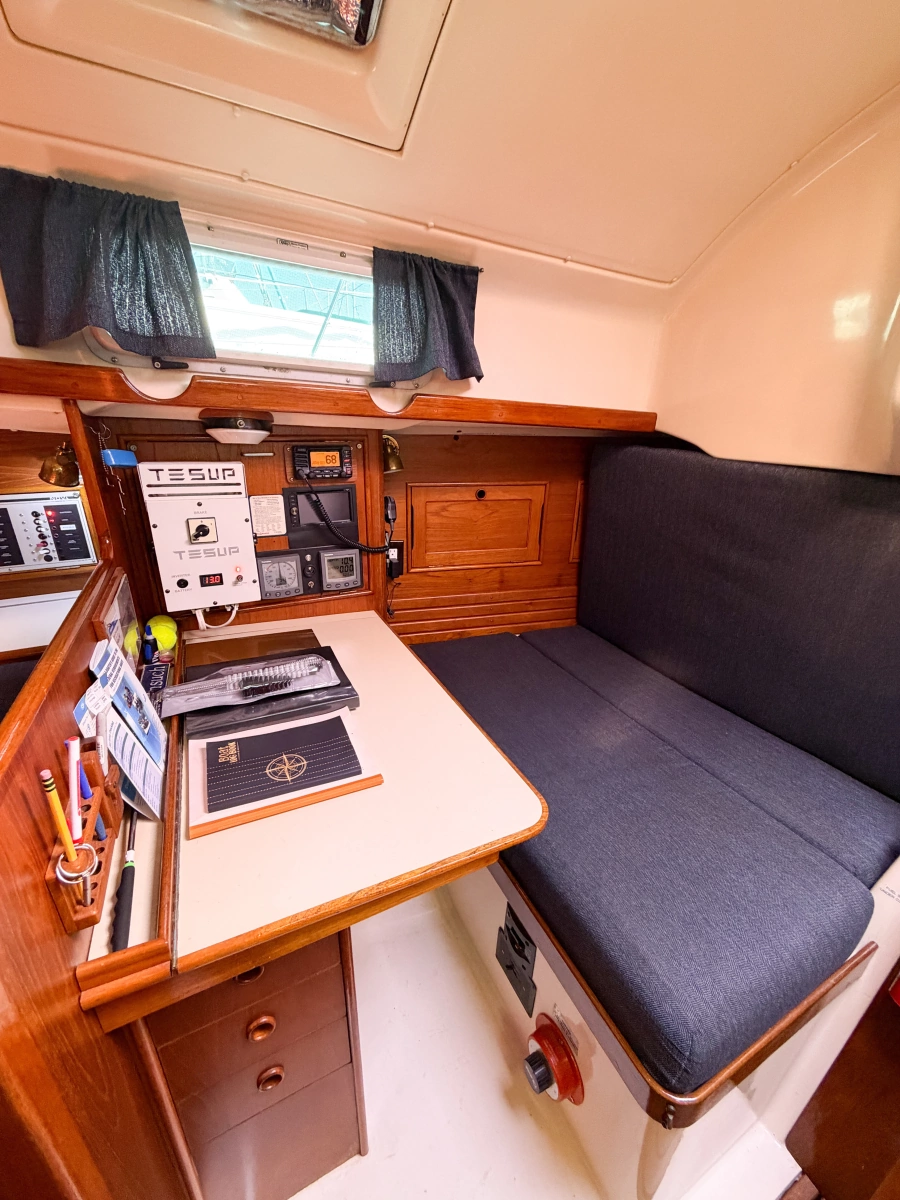 1989 Nonsuch 33