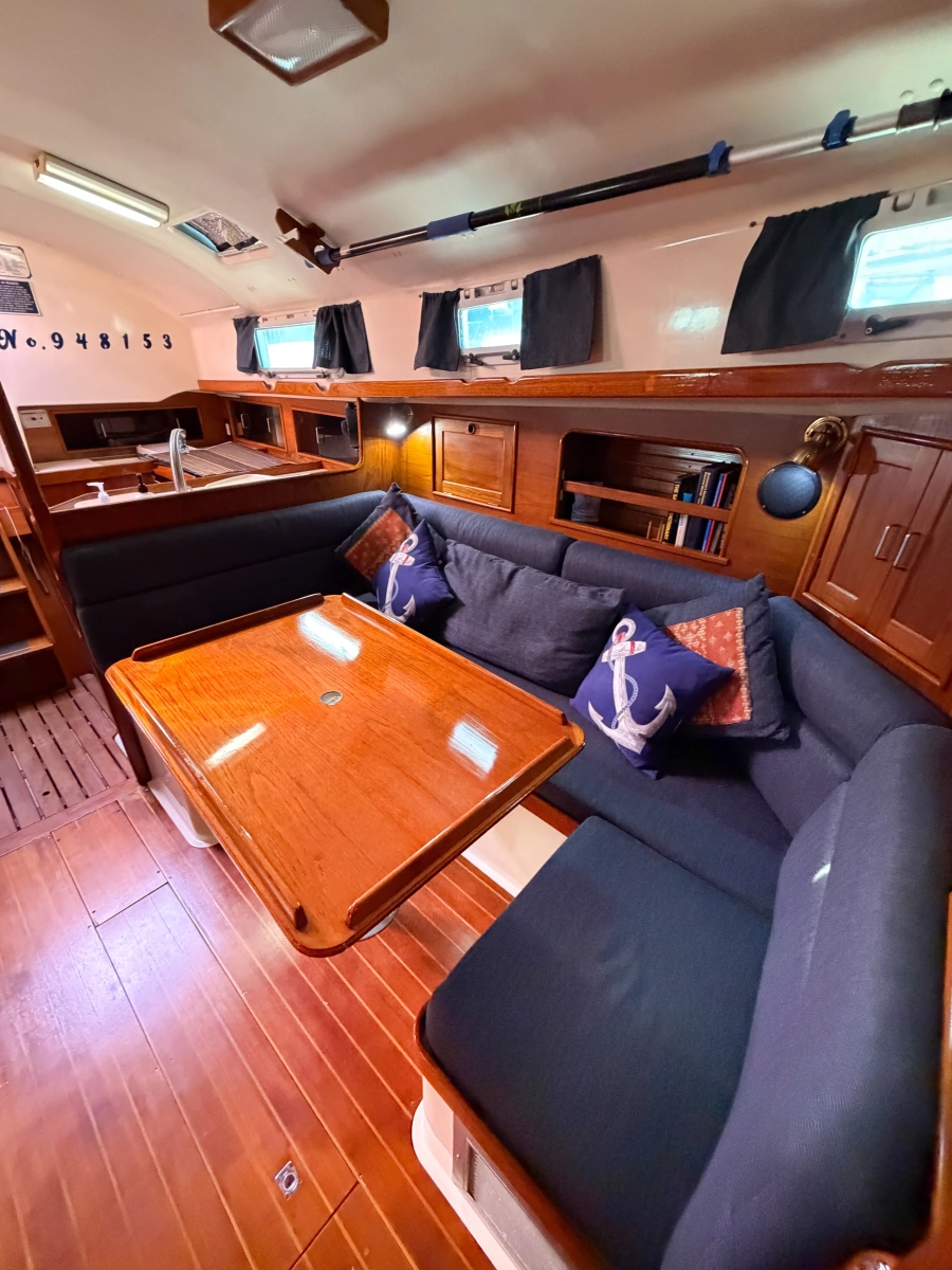 1989 Nonsuch 33
