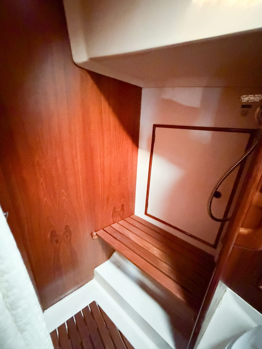 1989 Nonsuch 33