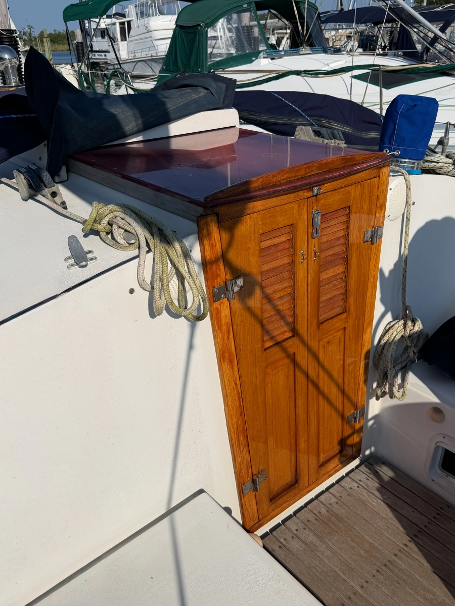 1989 Nonsuch 33