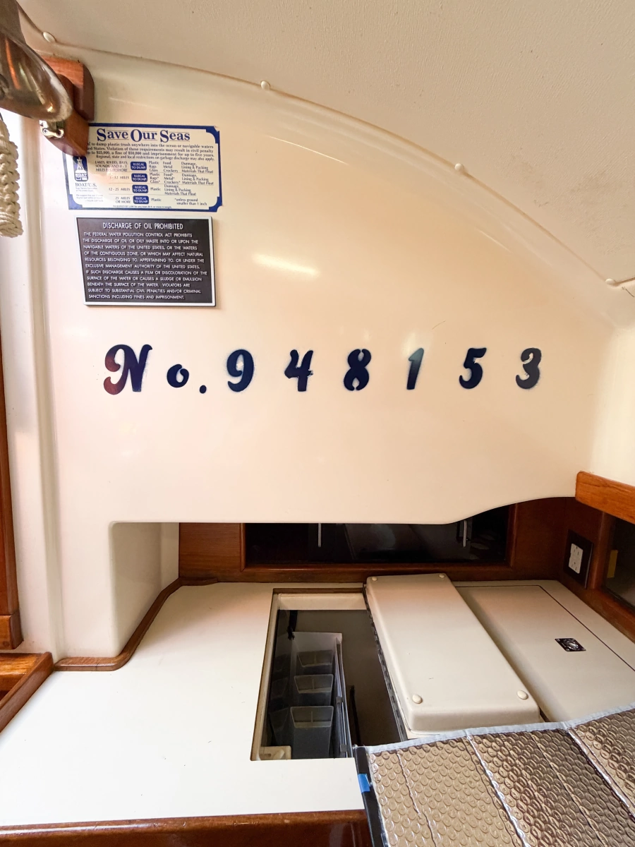 1989 Nonsuch 33