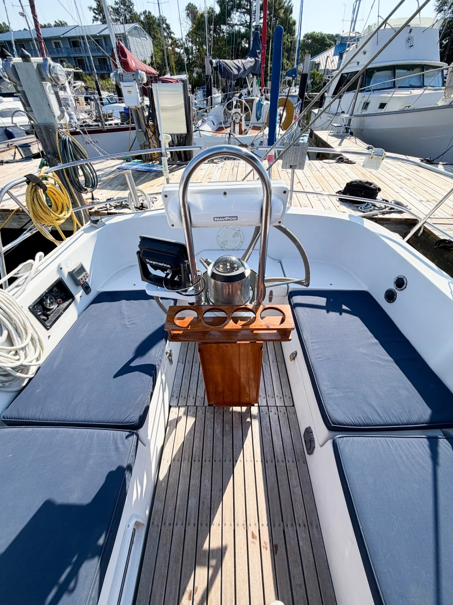 1989 Nonsuch 33