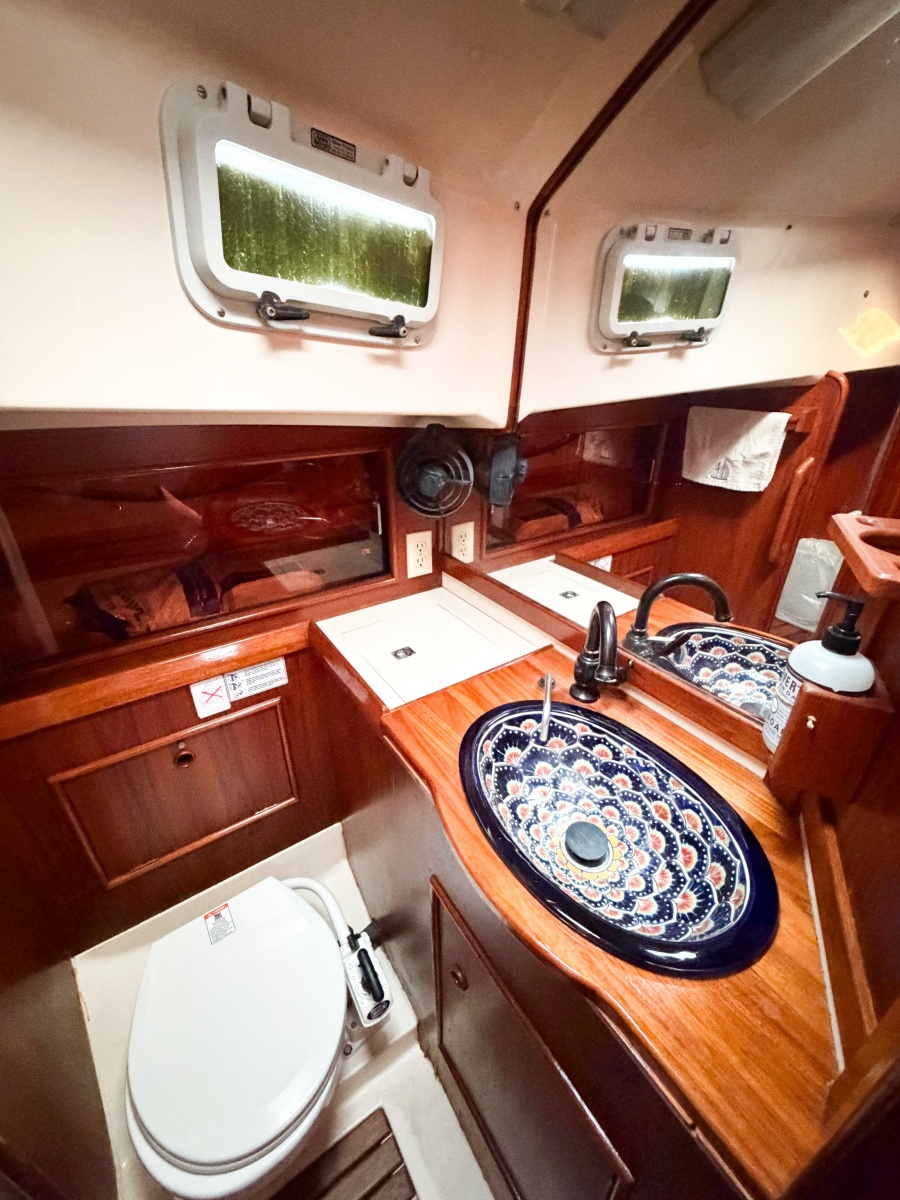 1989 Nonsuch 33
