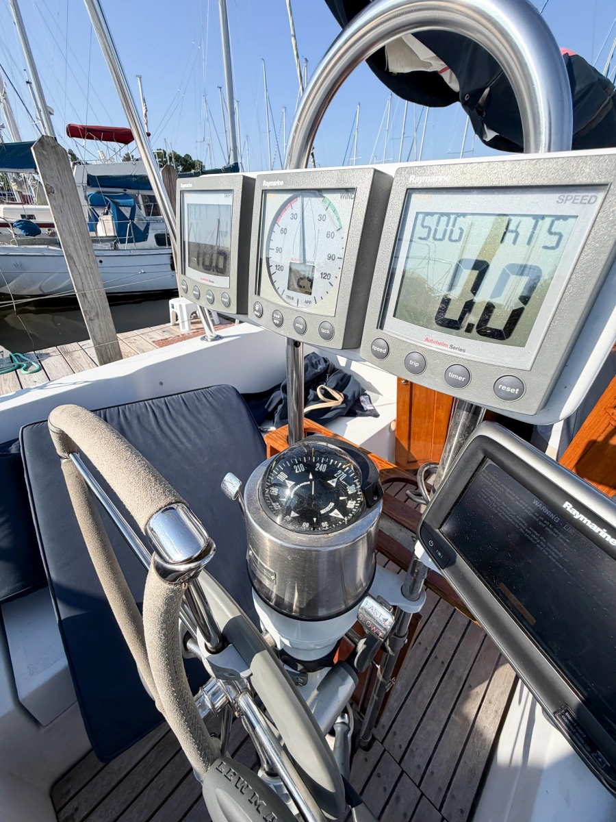 1989 Nonsuch 33