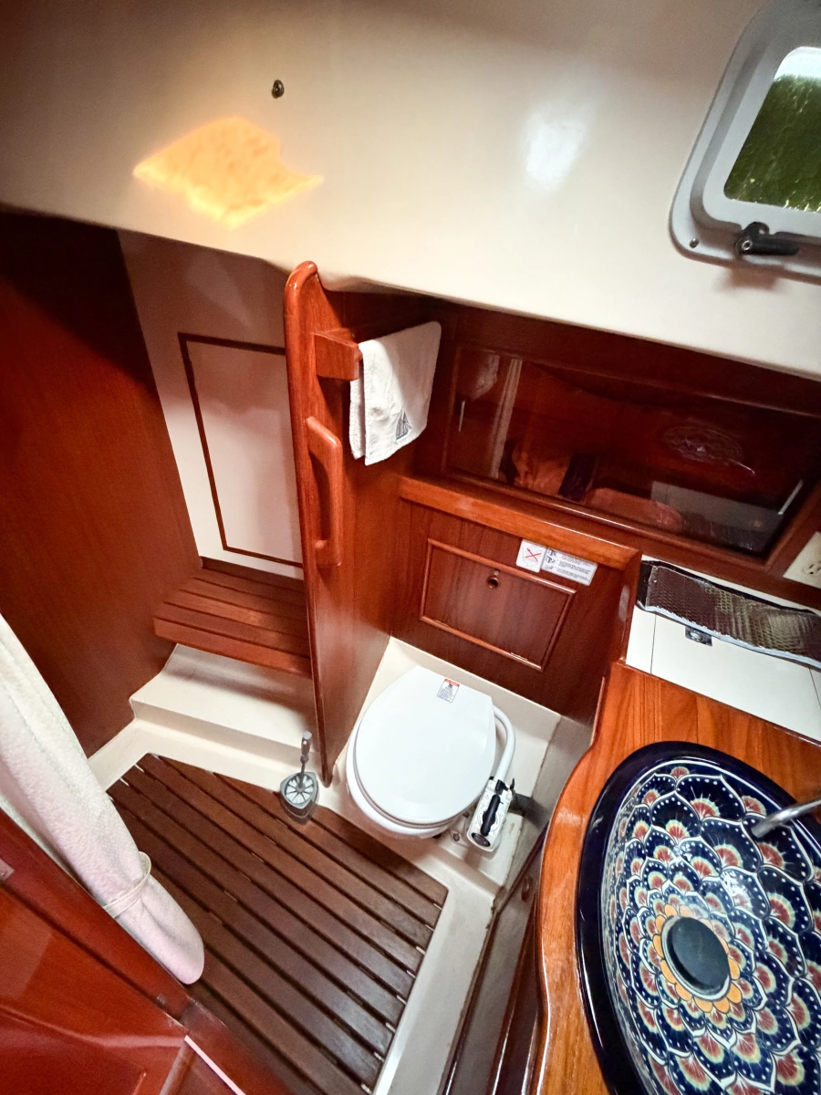 1989 Nonsuch 33