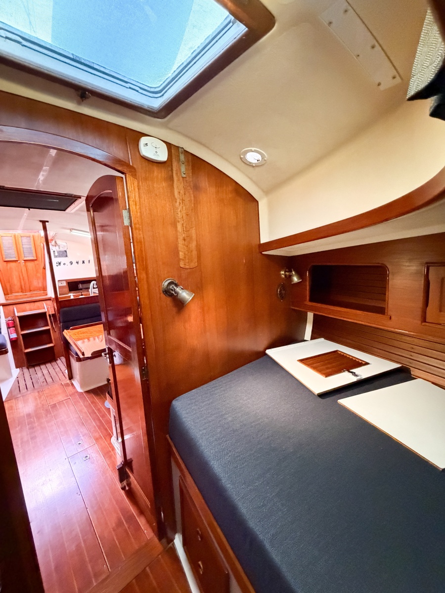1989 Nonsuch 33