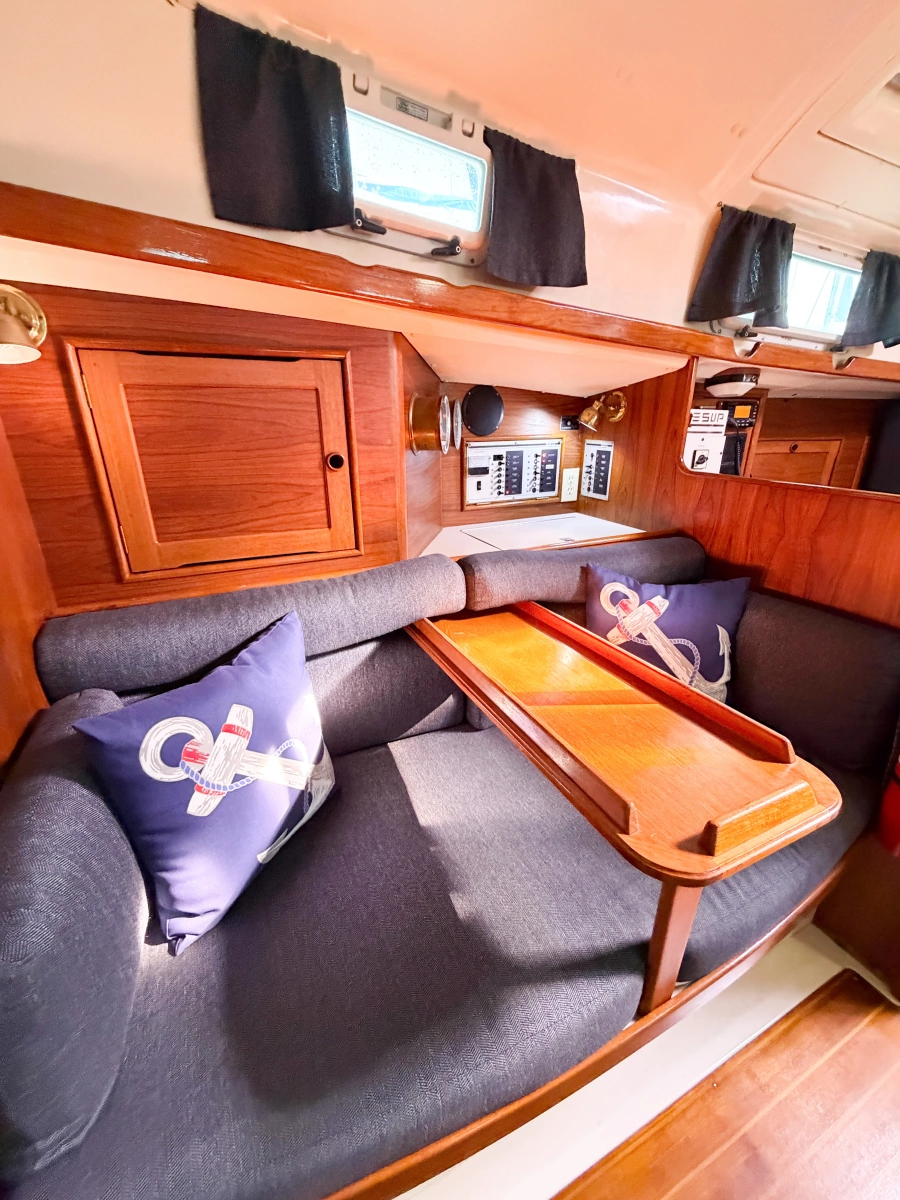 1989 Nonsuch 33
