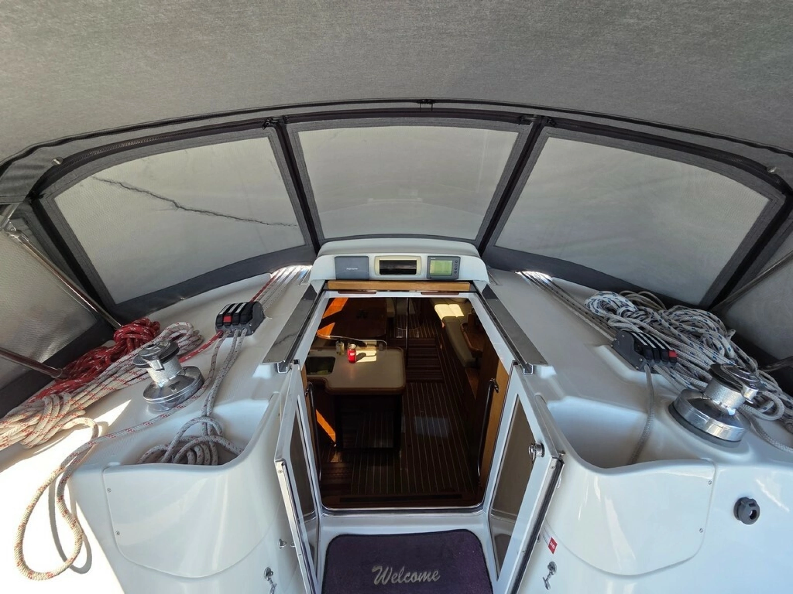 2007 Hunter 44 Deck Salon