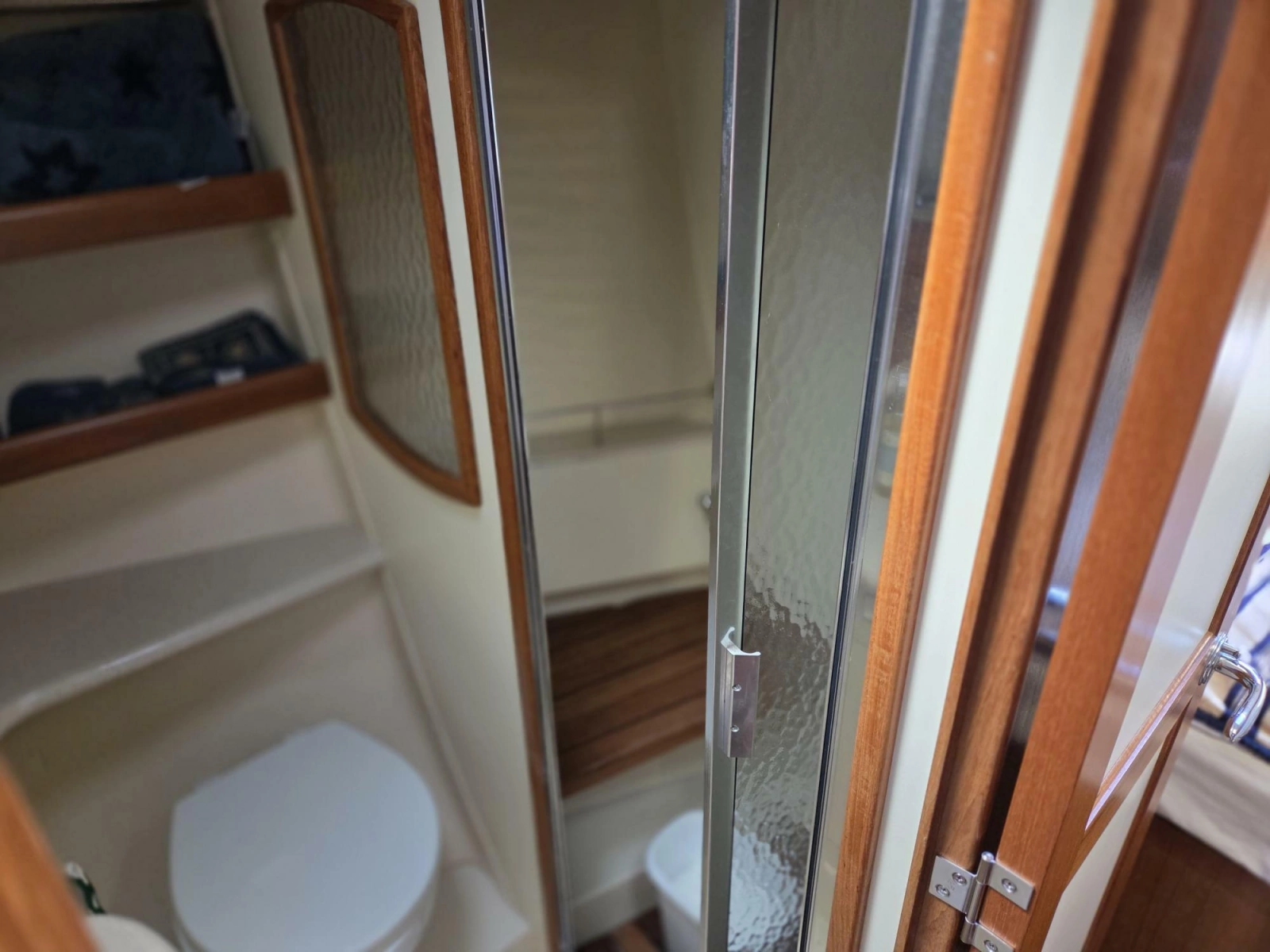 2007 Hunter 44 Deck Salon