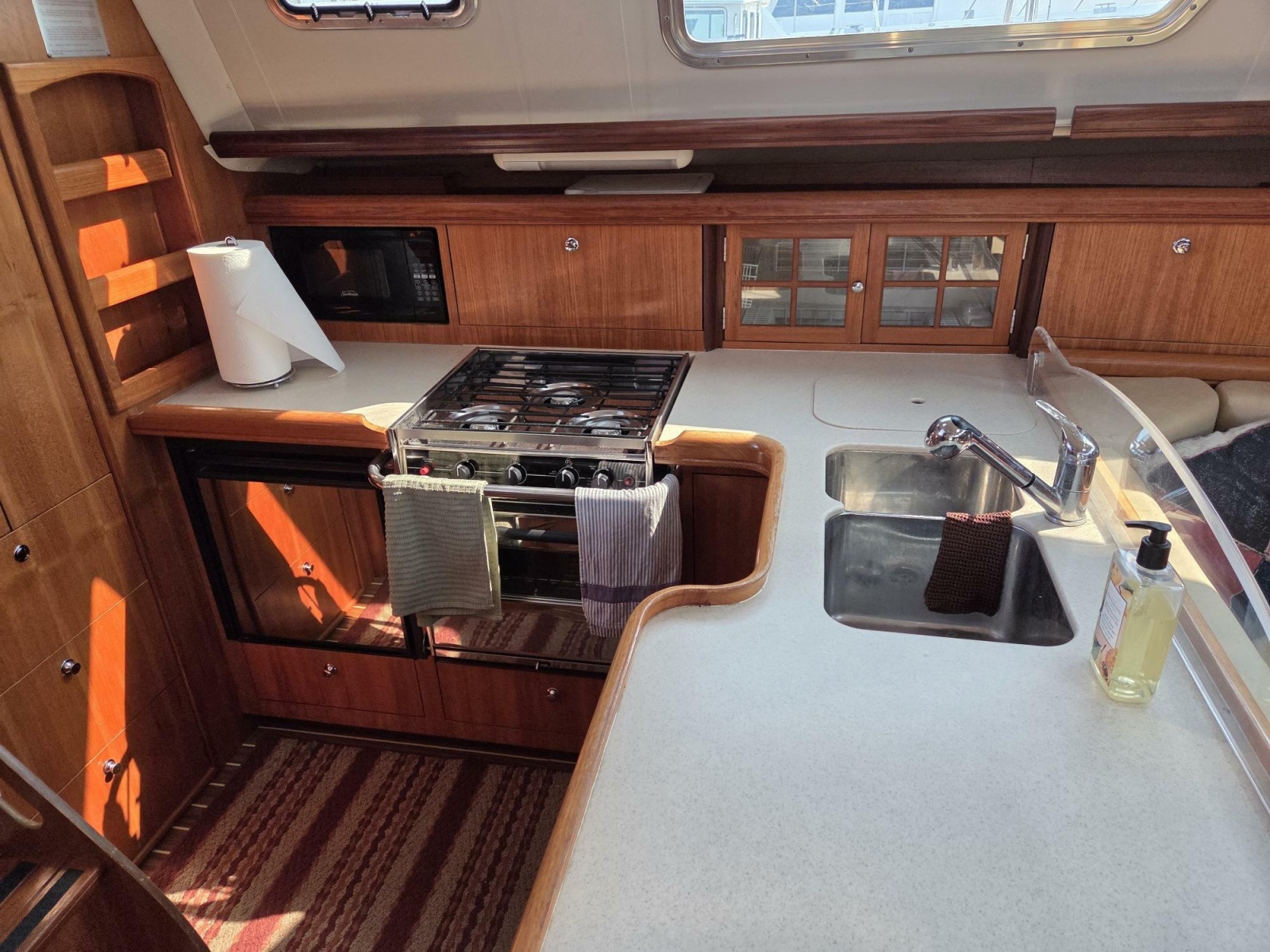 2007 Hunter 44 Deck Salon