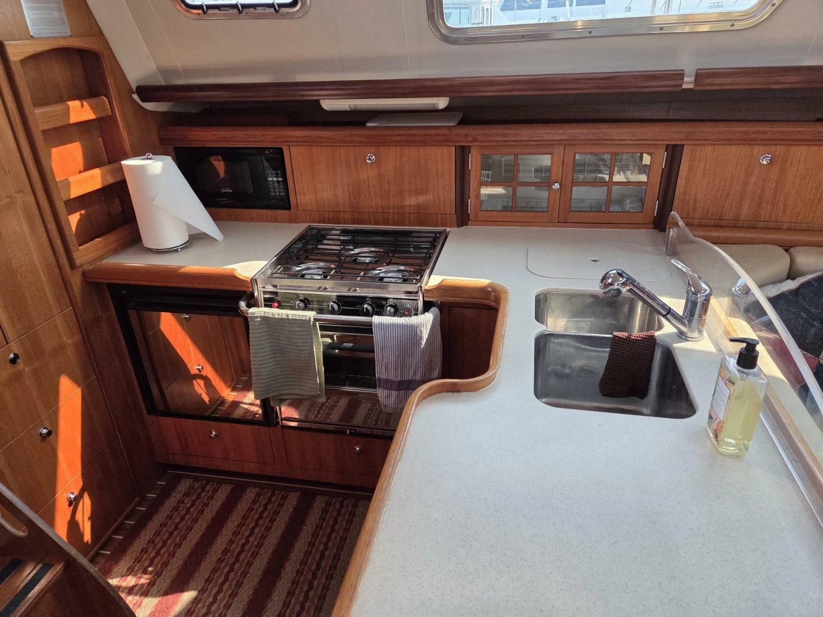 2007 Hunter 44 Deck Salon