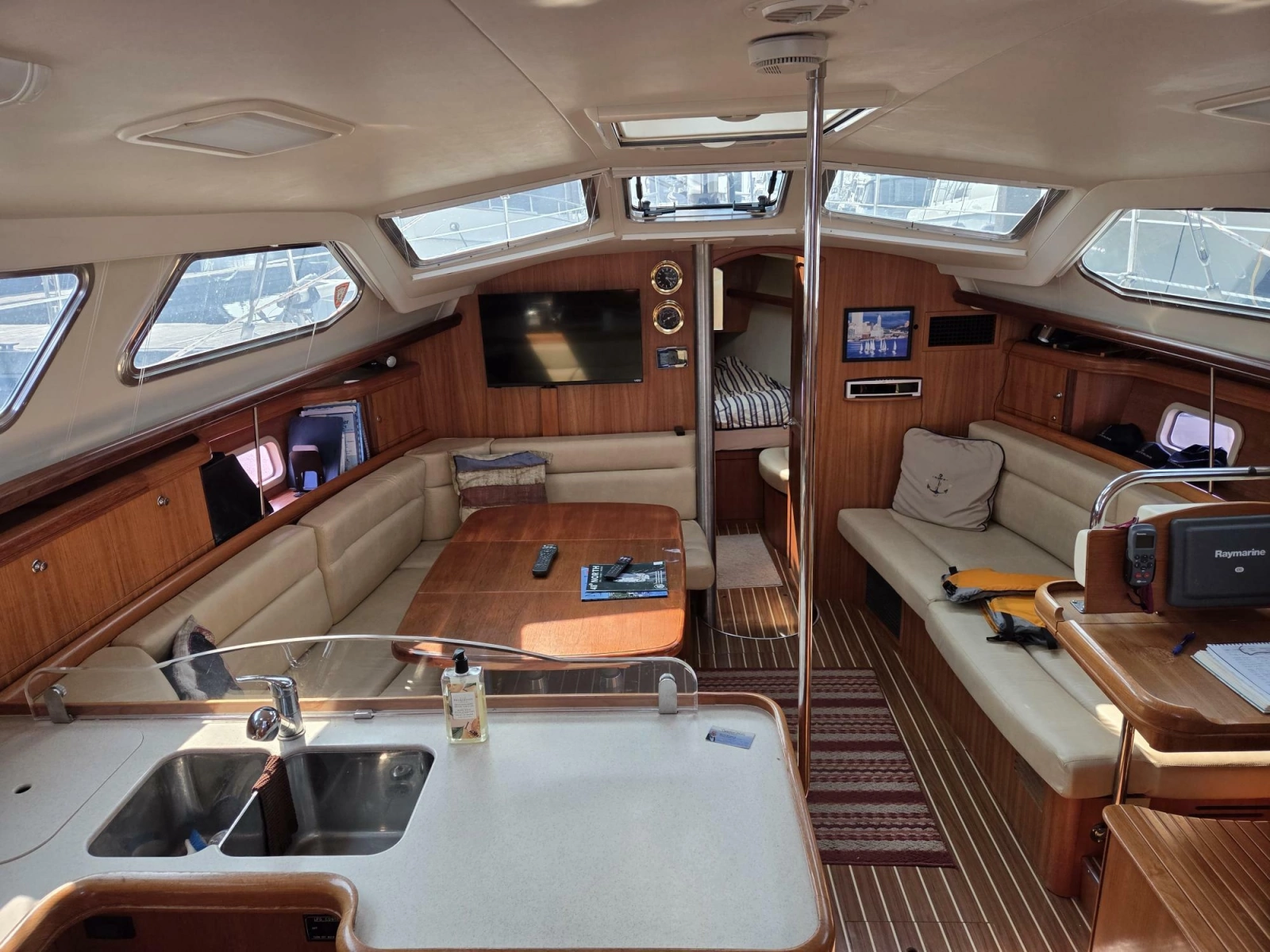 2007 Hunter 44 Deck Salon