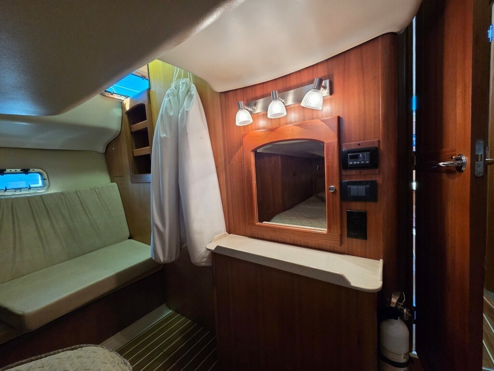 2007 Hunter 44 Deck Salon