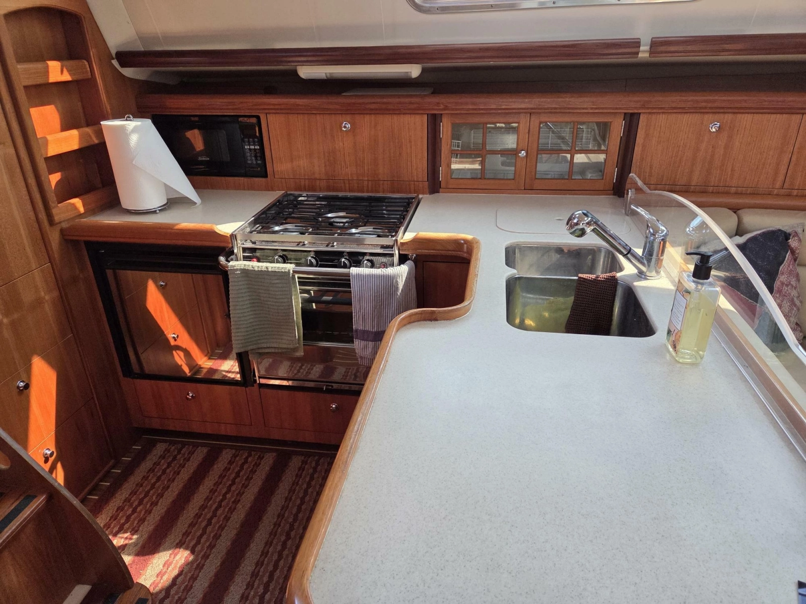 2007 Hunter 44 Deck Salon