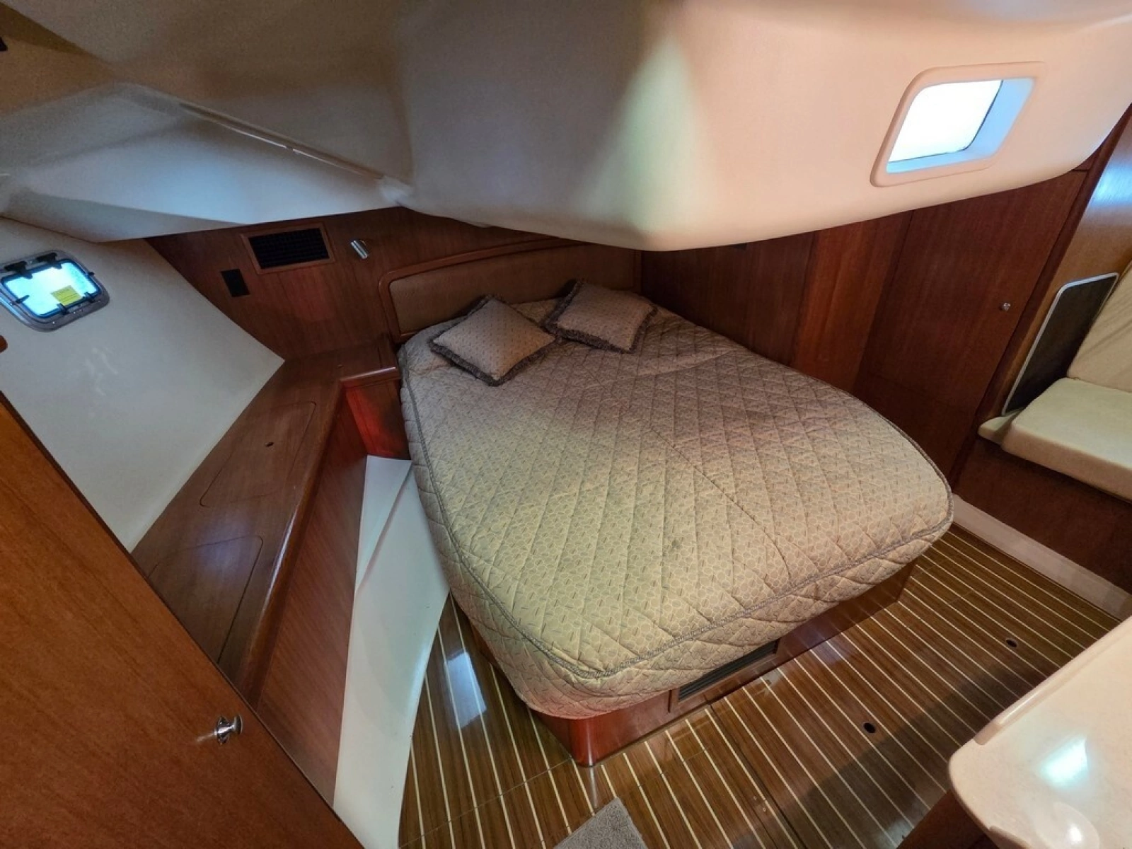 2007 Hunter 44 Deck Salon