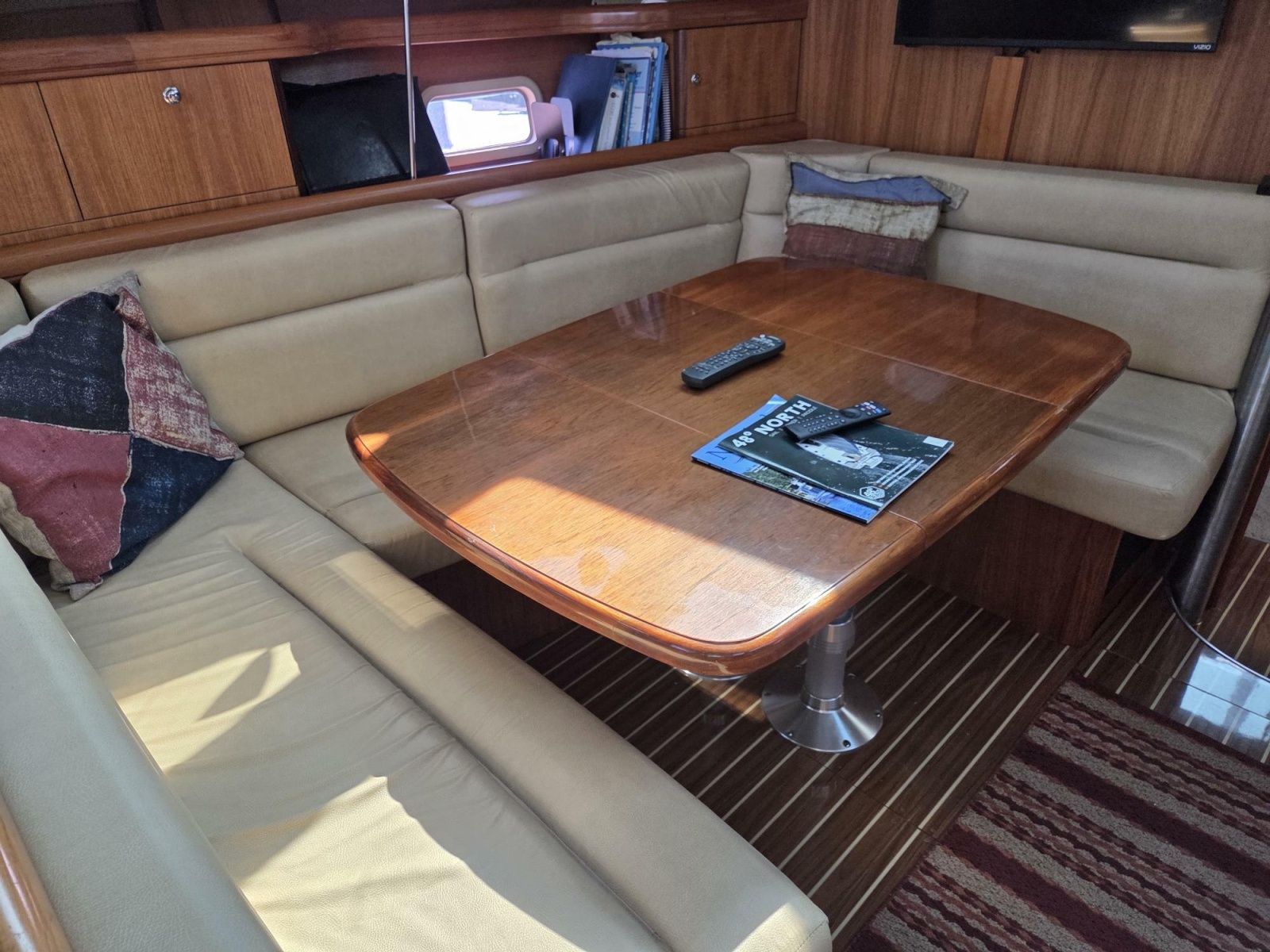 2007 Hunter 44 Deck Salon