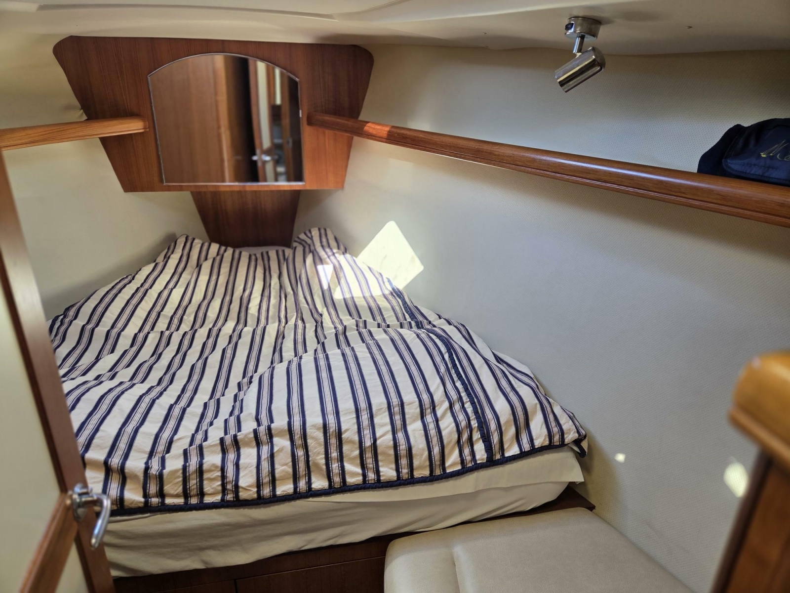 2007 Hunter 44 Deck Salon