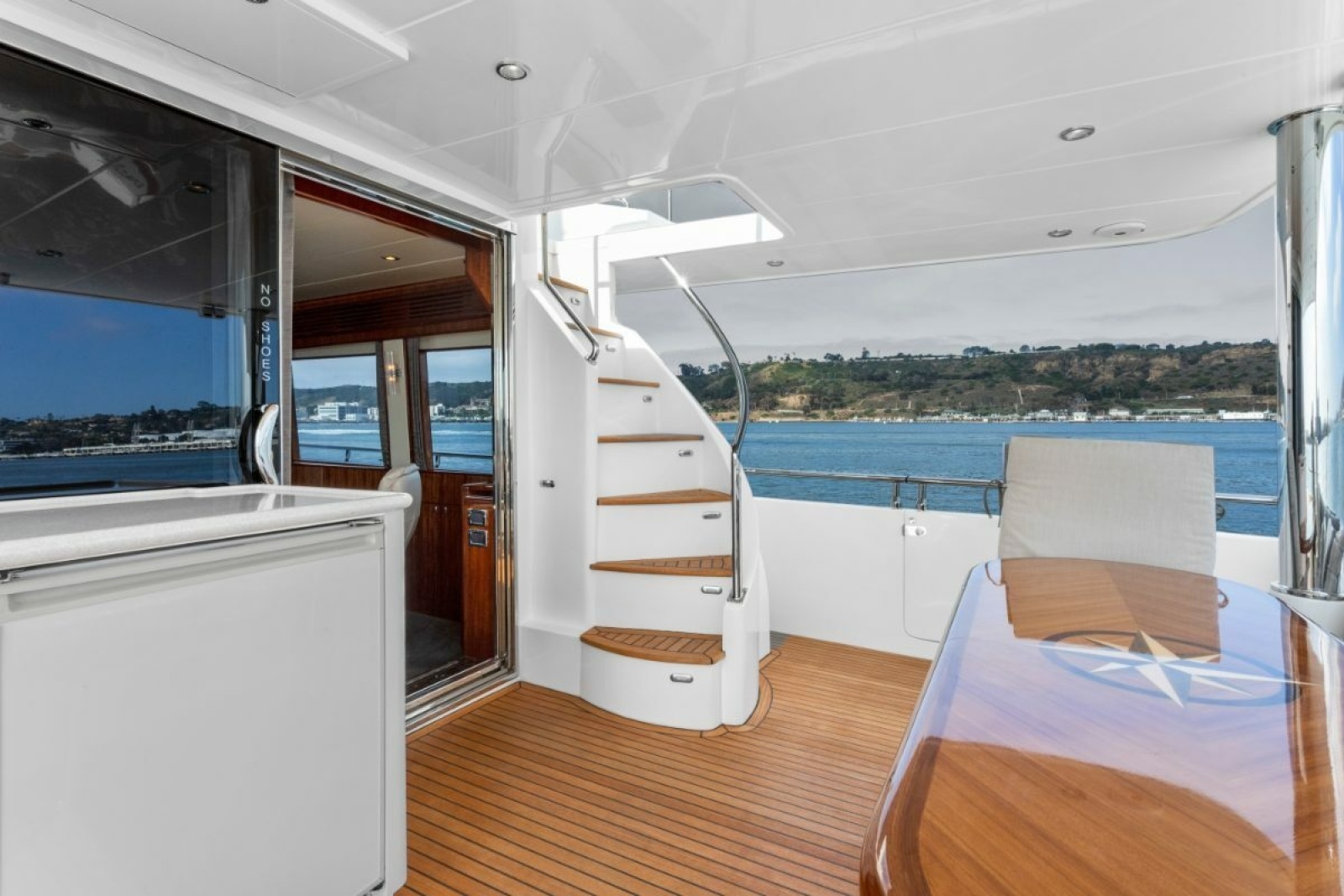 2014 Hampton 760 Sky Lounge Motor Yachts