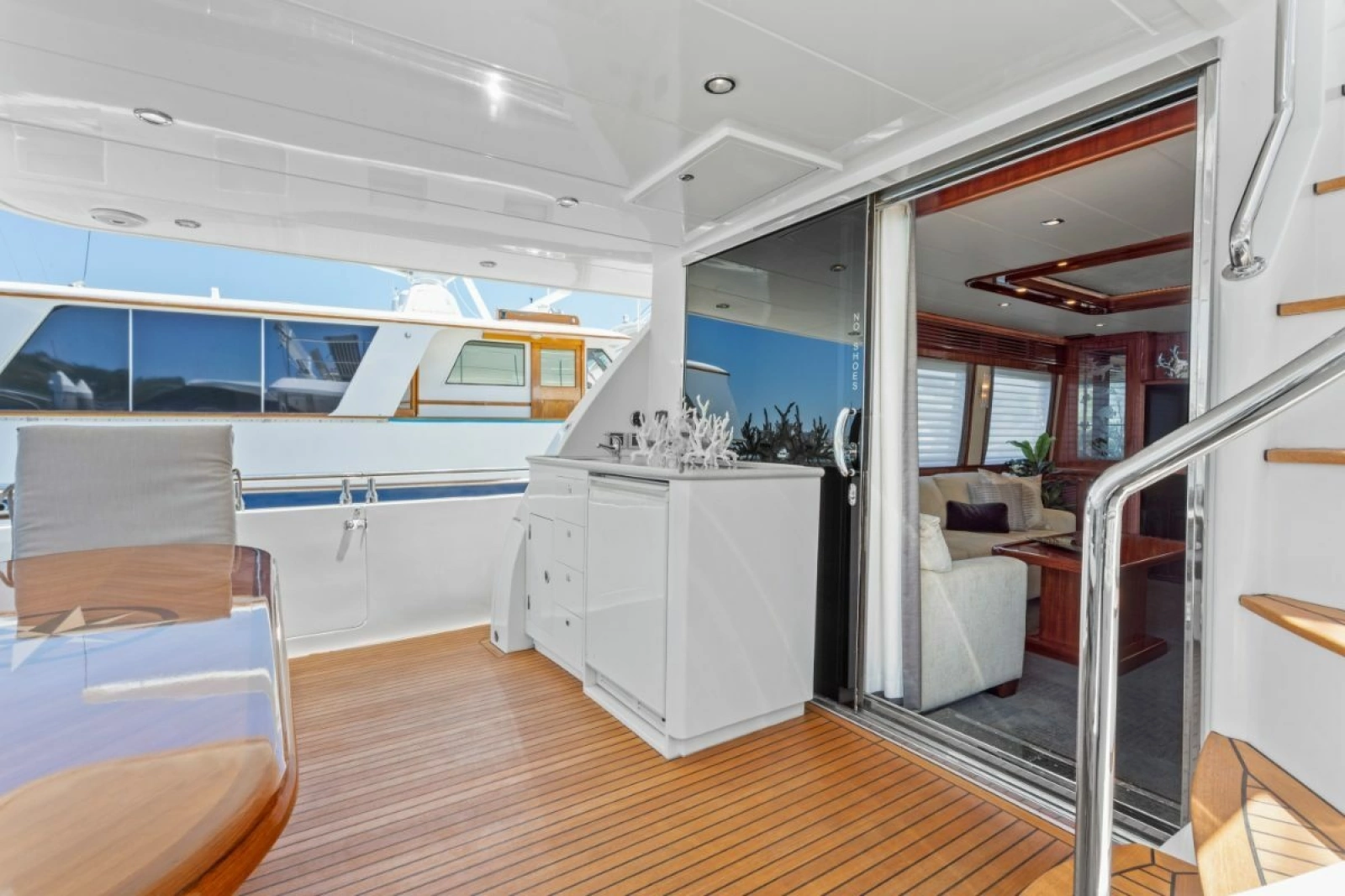2014 Hampton 760 Sky Lounge Motor Yachts
