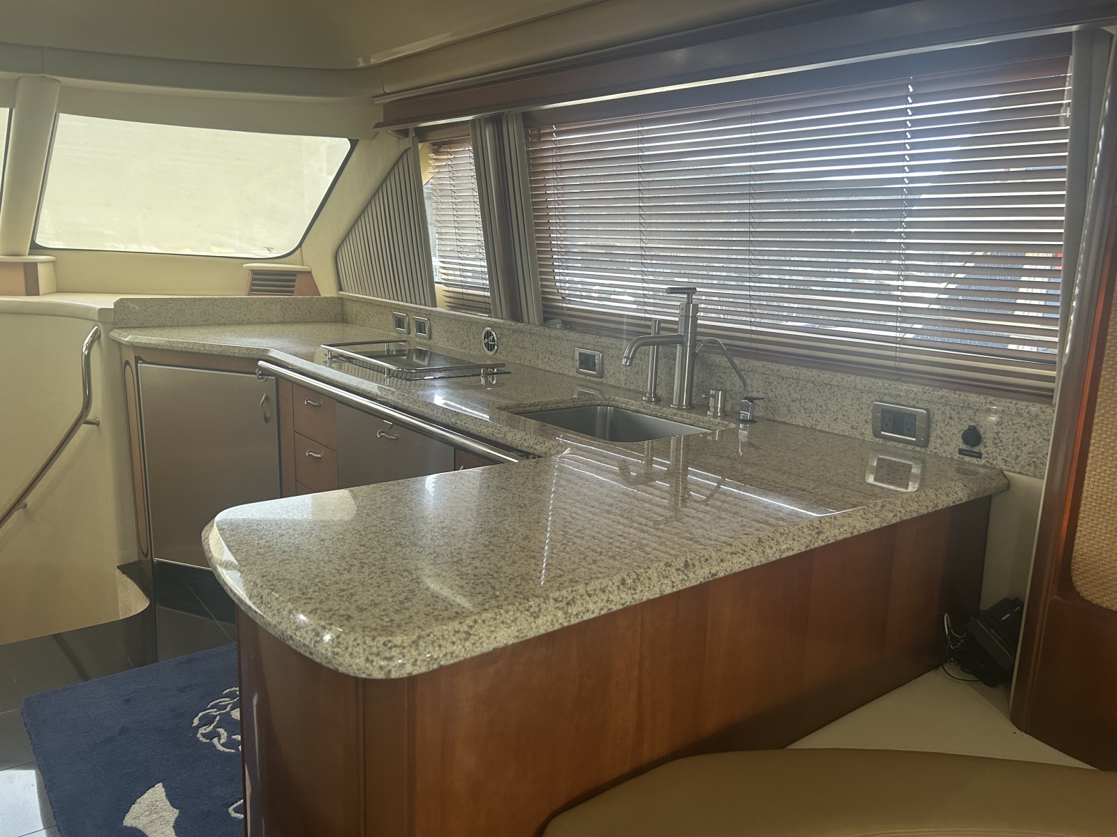2005 Sea Ray 550 SEDAN BRIDGE