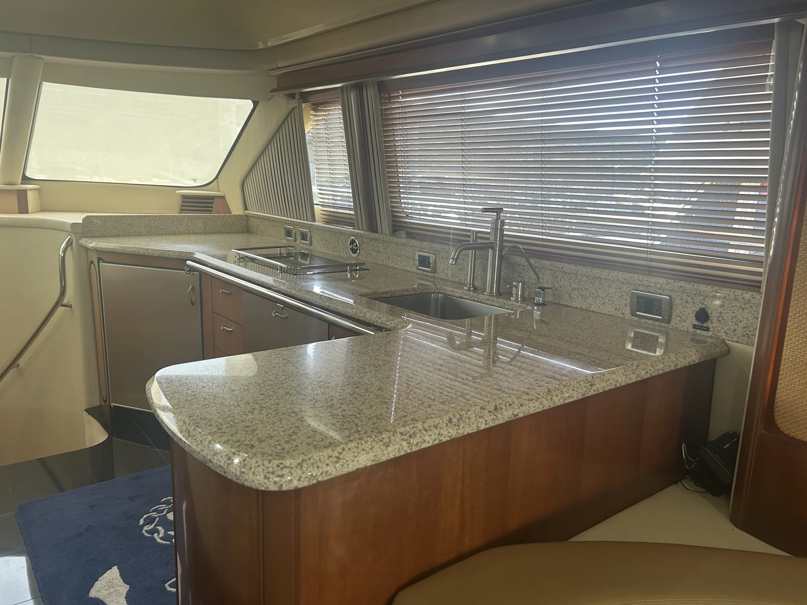 2005 Sea Ray 550 SEDAN BRIDGE