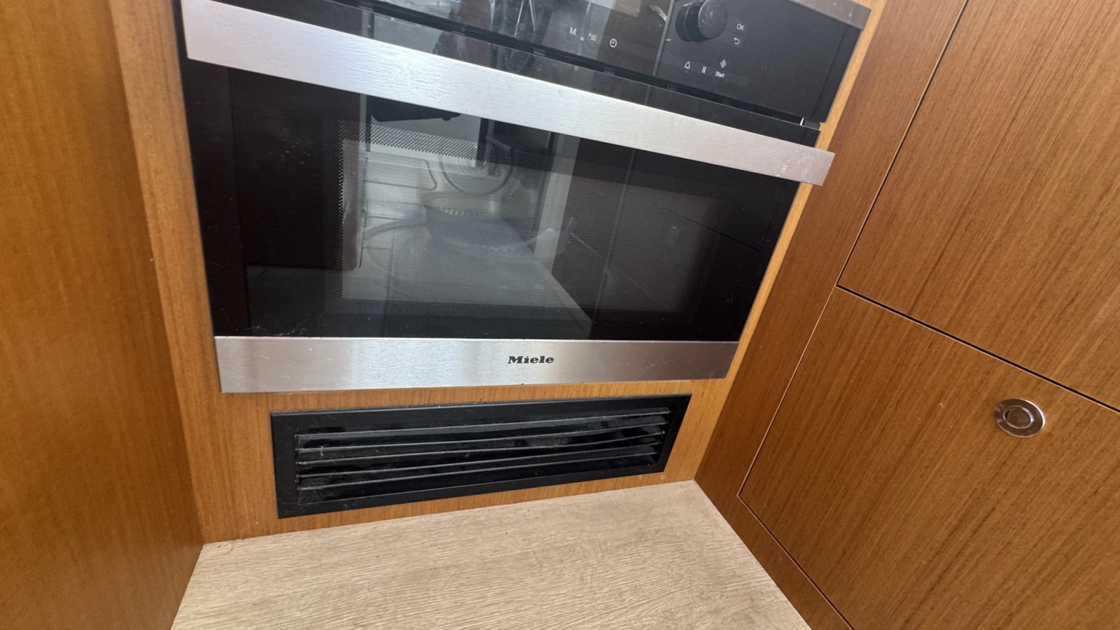 2022 Beneteau Swift Trawler 35