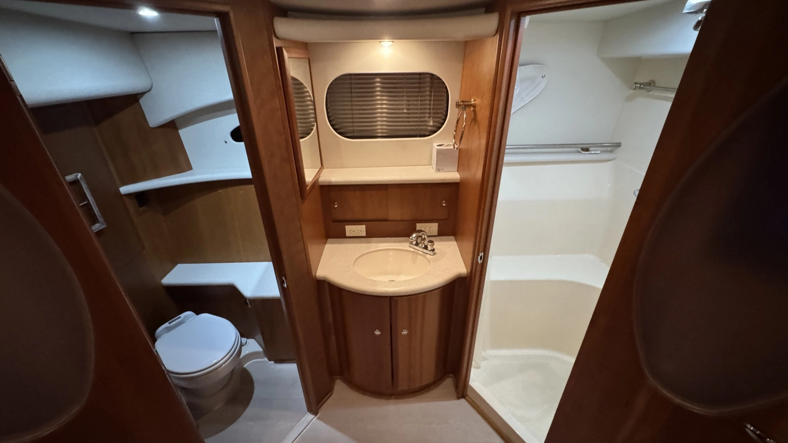 Aft Owner's Ensuite