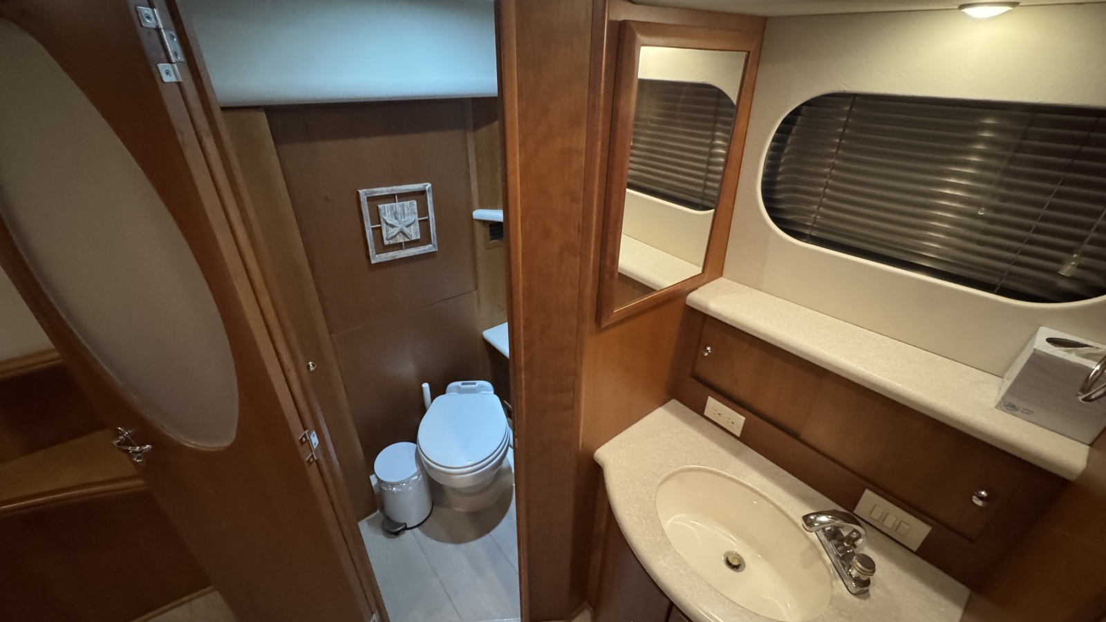 Aft Owner's Ensuite