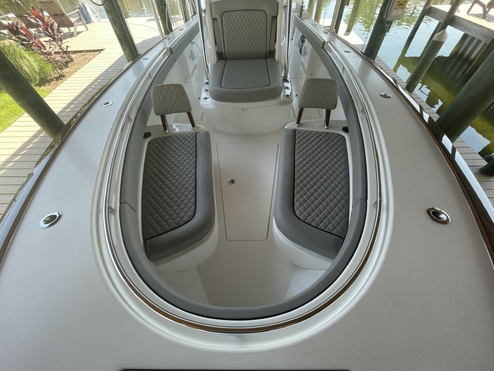 Valhalla 33 TORO - Bow Seating 