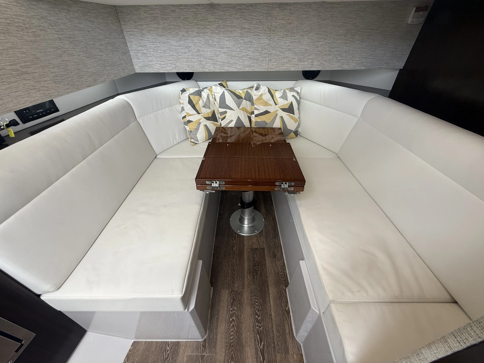 2021 Cruisers Yachts 42 GLS OB