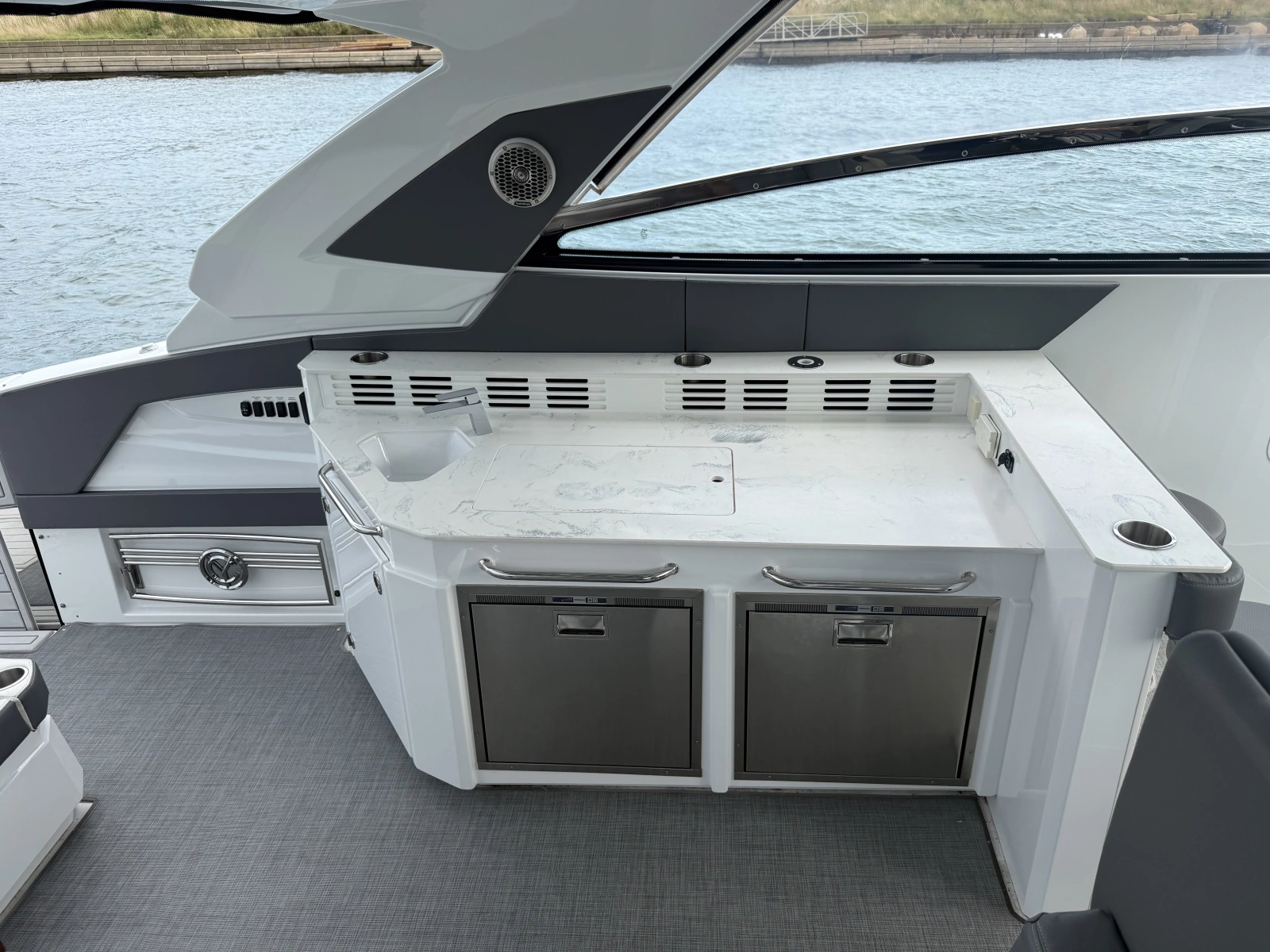 2021 Cruisers Yachts 42 GLS OB