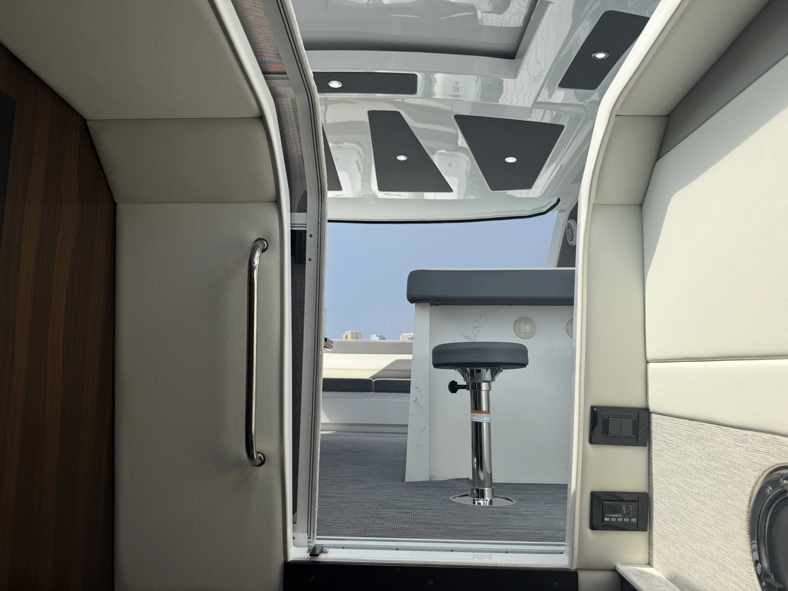 2021 Cruisers Yachts 42 GLS OB