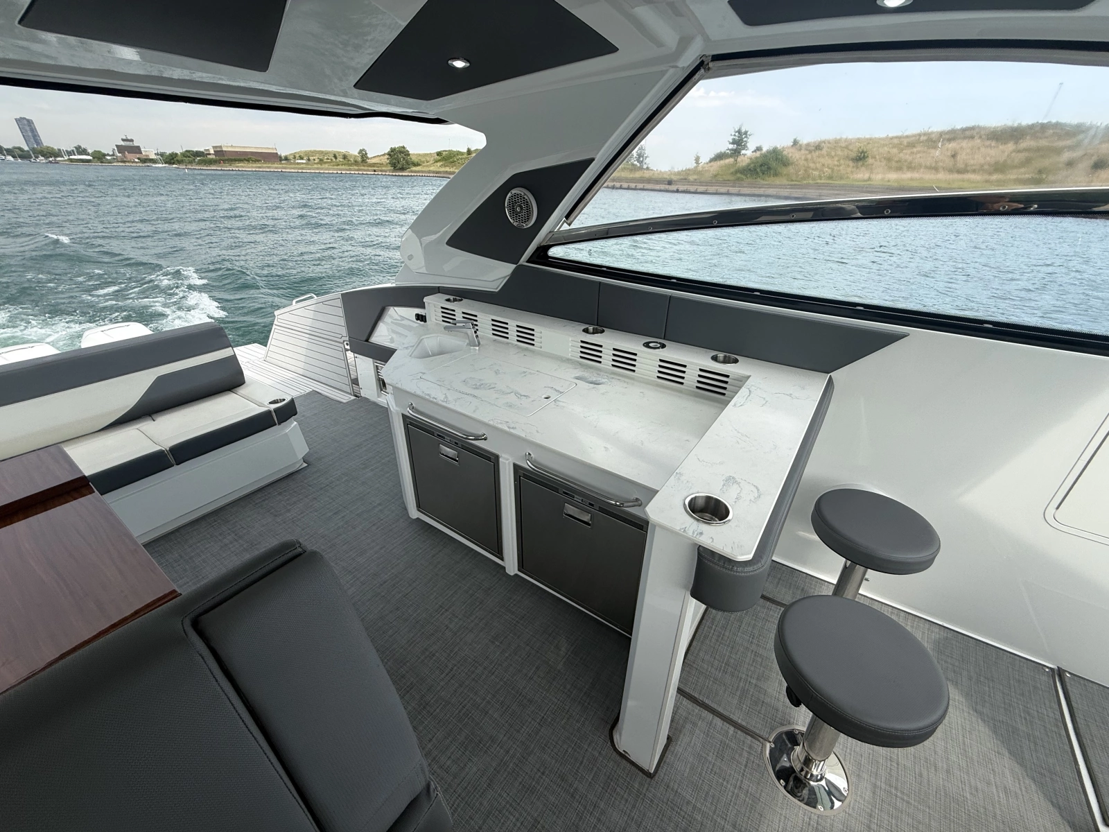 2021 Cruisers Yachts 42 GLS OB