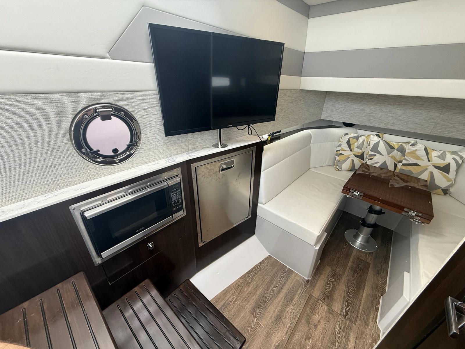 2021 Cruisers Yachts 42 GLS OB