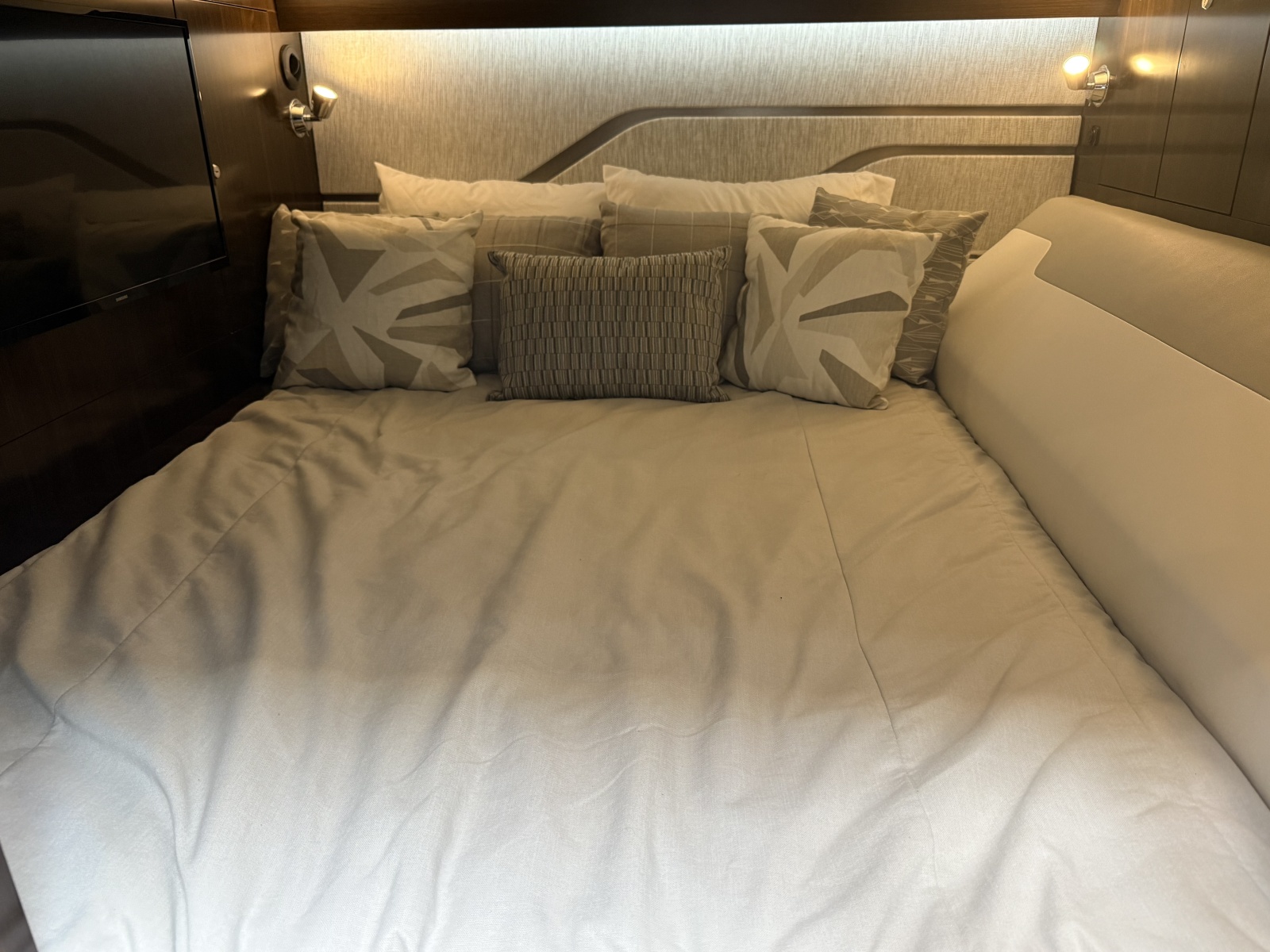 2021 Cruisers Yachts 42 GLS OB