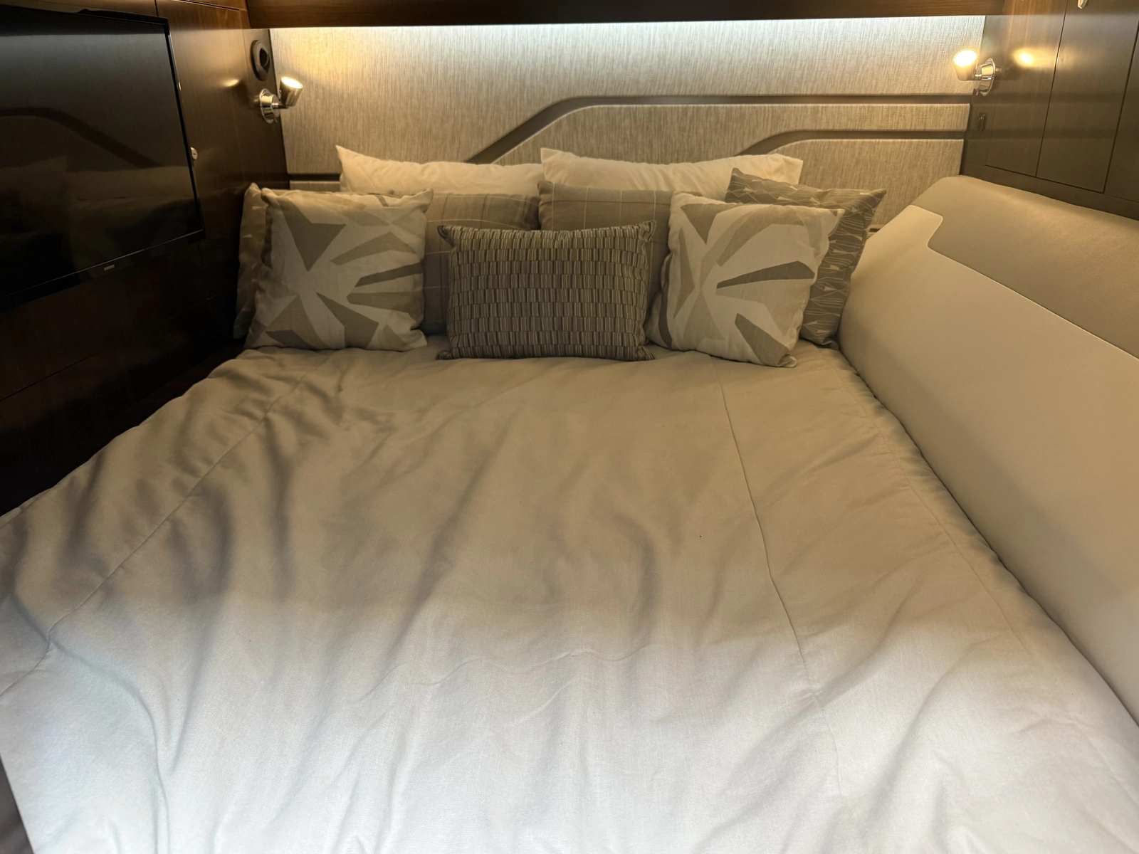 2021 Cruisers Yachts 42 GLS OB